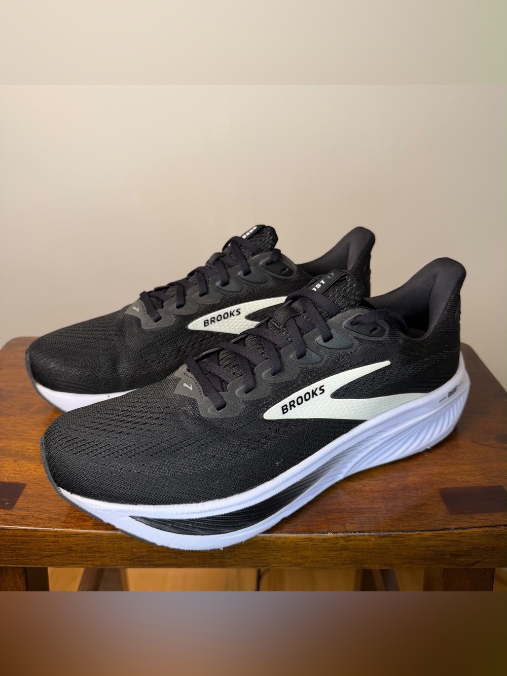 Brooks Ghost 17 Women’s 11 D Wide Black Grey White Running Shoes 1204311D090